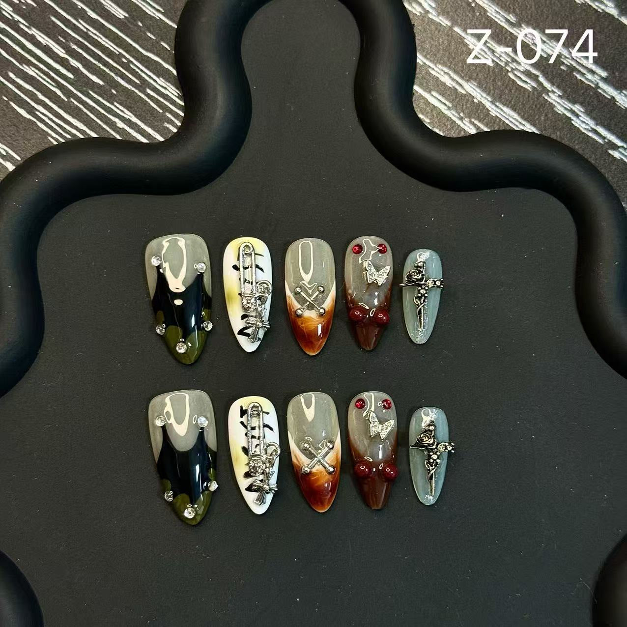 Ongles à presser peints à la main, design artisanal, style mi-long, luxe léger, ambiance haut de gamme, automne et hiver, style métallique doux et cool.